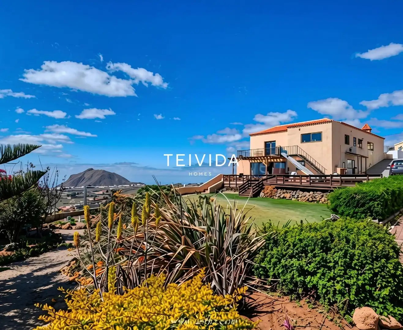 Detached house with pool for sale in Tamaide