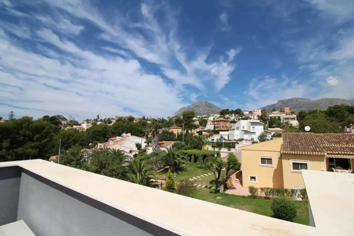Vista exterior de Casa o chalet en venta en La Nucia con Aire acondicionado, Calefacción y Jardín privado