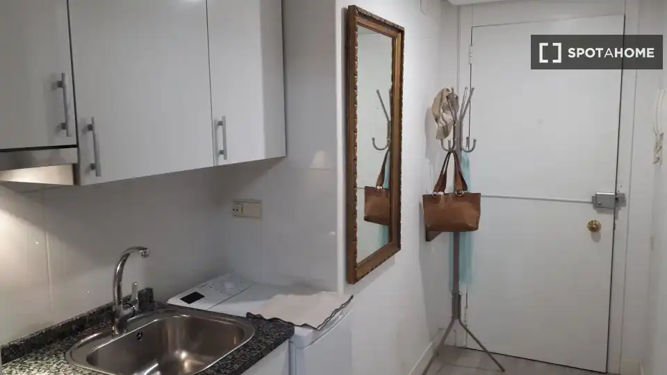 Kitchen of Apartments for share in Madrid  with Air Conditioner, Terrace and Furnished