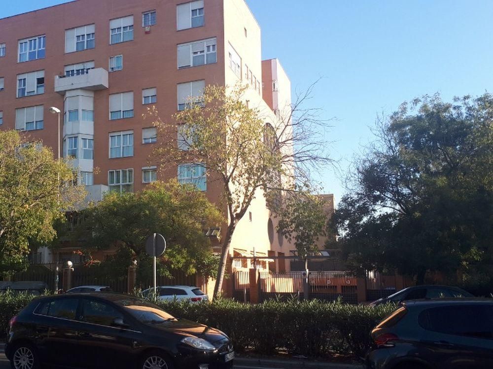 Vista exterior de Garatge en venda en  Sevilla Capital