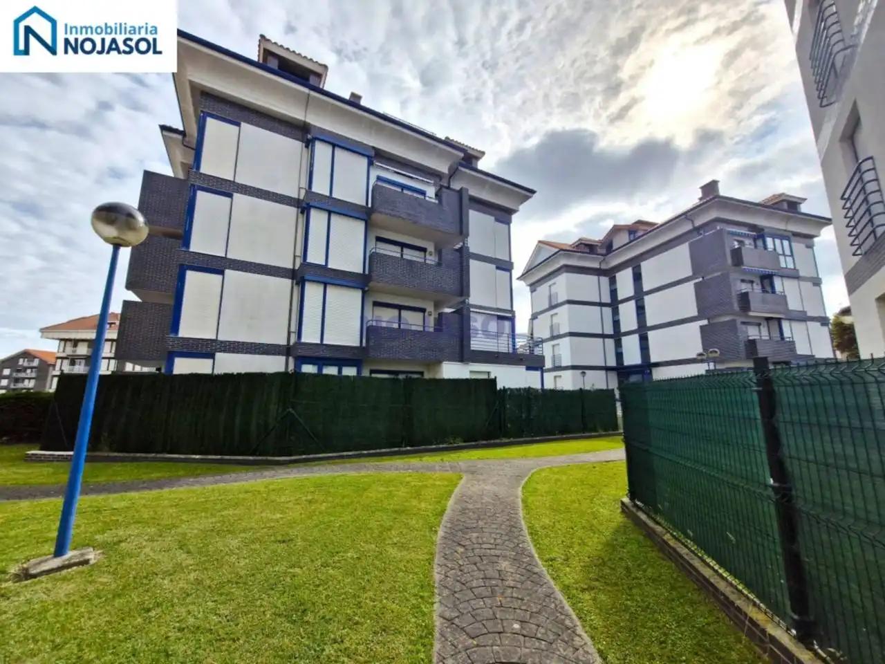 Vista exterior de Apartament en venda en Noja amb Calefacció, Terrassa i Traster