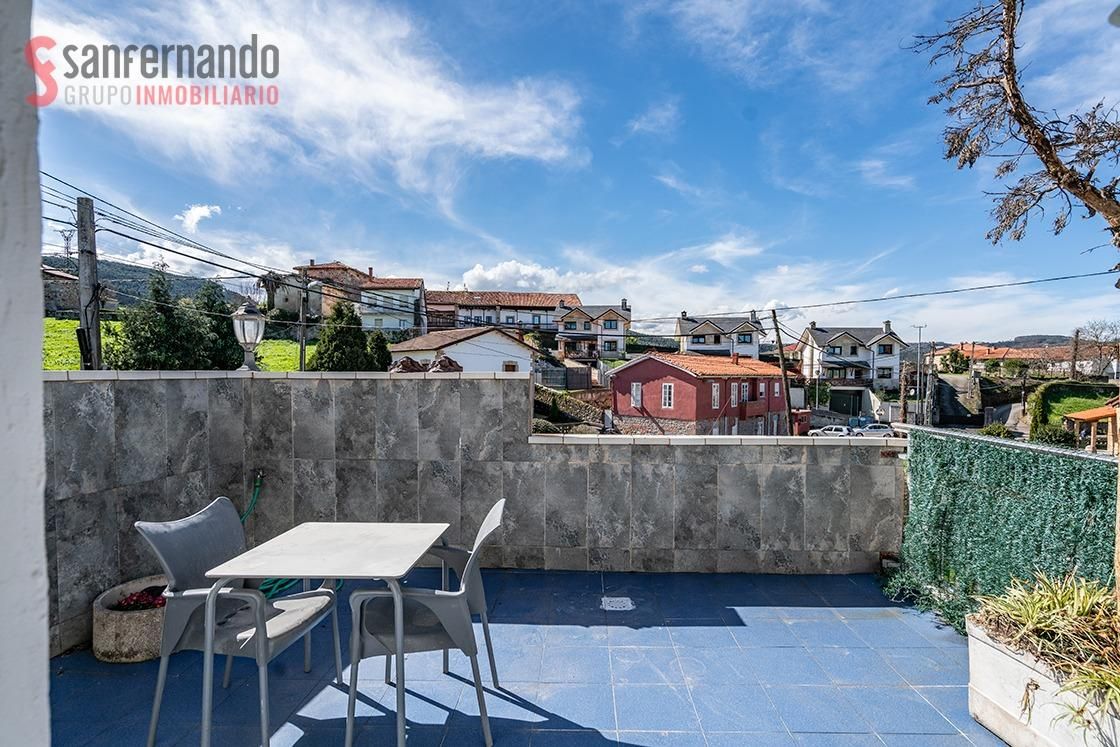 Terrassa de Casa o xalet en venda en Torrelavega  amb Calefacció i Terrassa