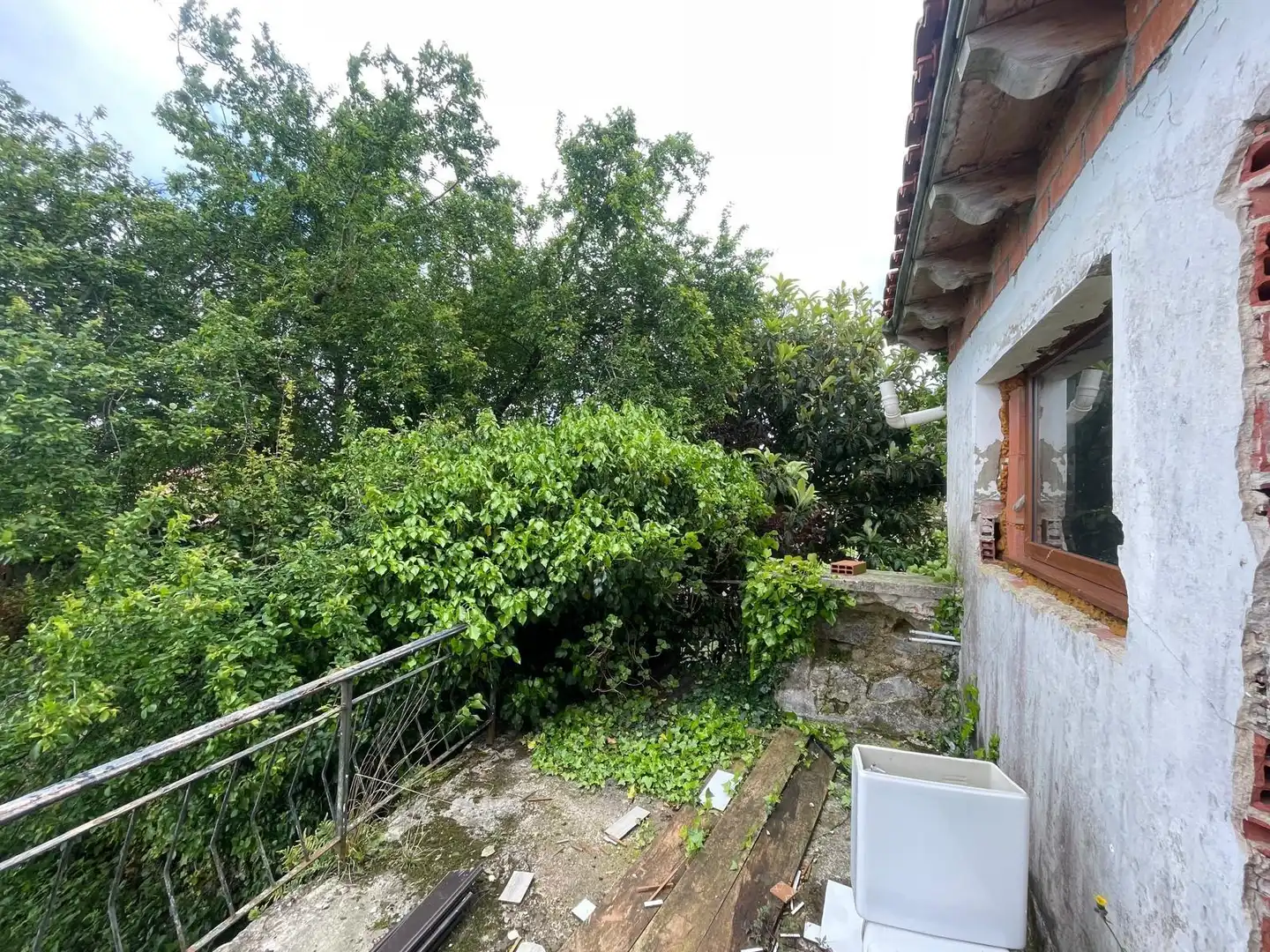 Einfamilien-Reihenhaus zum Verkauf in Bárcena de Cicero mit Terrasse und Balkon