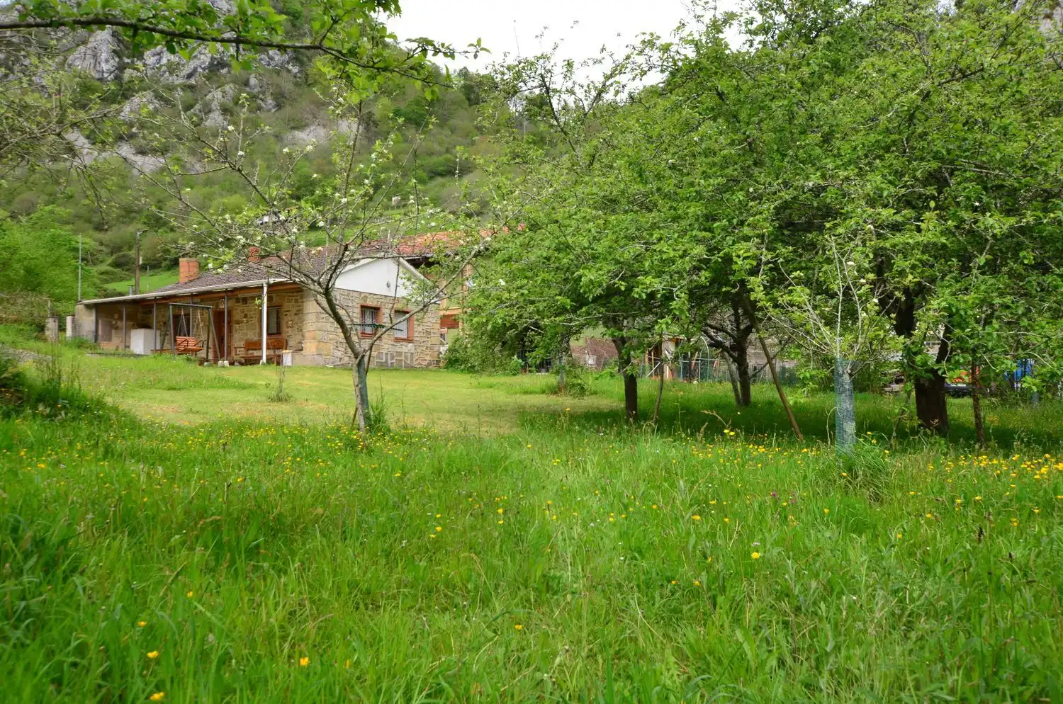 Jardí de Casa o xalet en venda en Piloña amb Calefacció, Terrassa i Traster