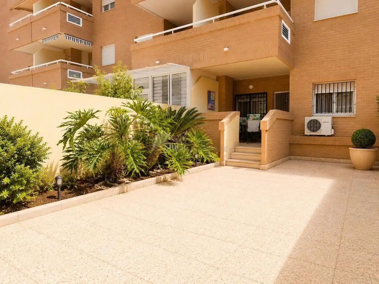 Vista exterior de Planta baja en venta en Oropesa del Mar / Orpesa con Aire acondicionado, Terraza y Trastero