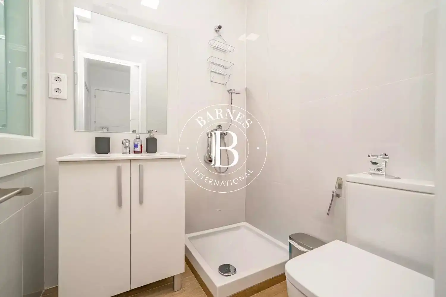 Badezimmer von Geschaftsraum zur Miete in Madrid mit Klimaanlage