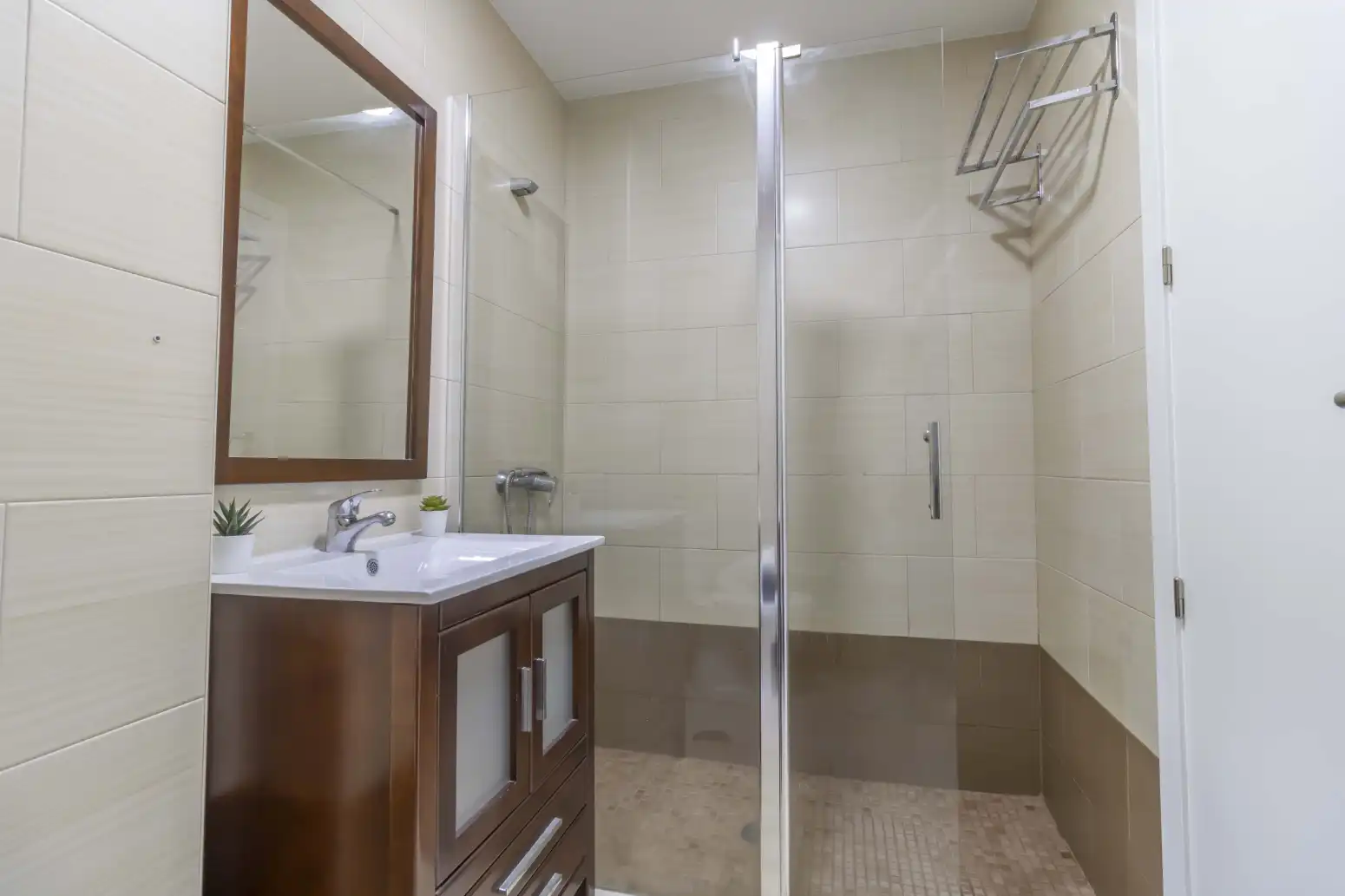 Badezimmer von Wohnung zum Verkauf in Sevilla mit Klimaanlage und Abstellraum