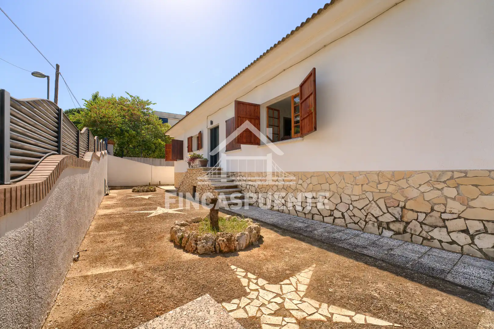 Vista exterior de Casa o chalet en venta en Tiana con Jardín privado, Terraza y Piscina