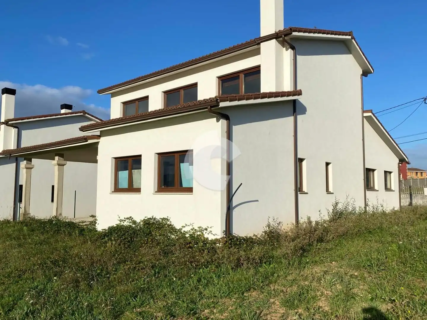 Vista exterior de Casa o xalet en venda en Carballo amb Jardí privat