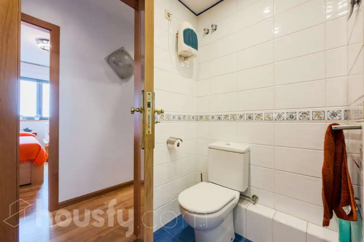 Baño de Piso en venta en Barcelona con Aire acondicionado, Calefacción y Jardín privado