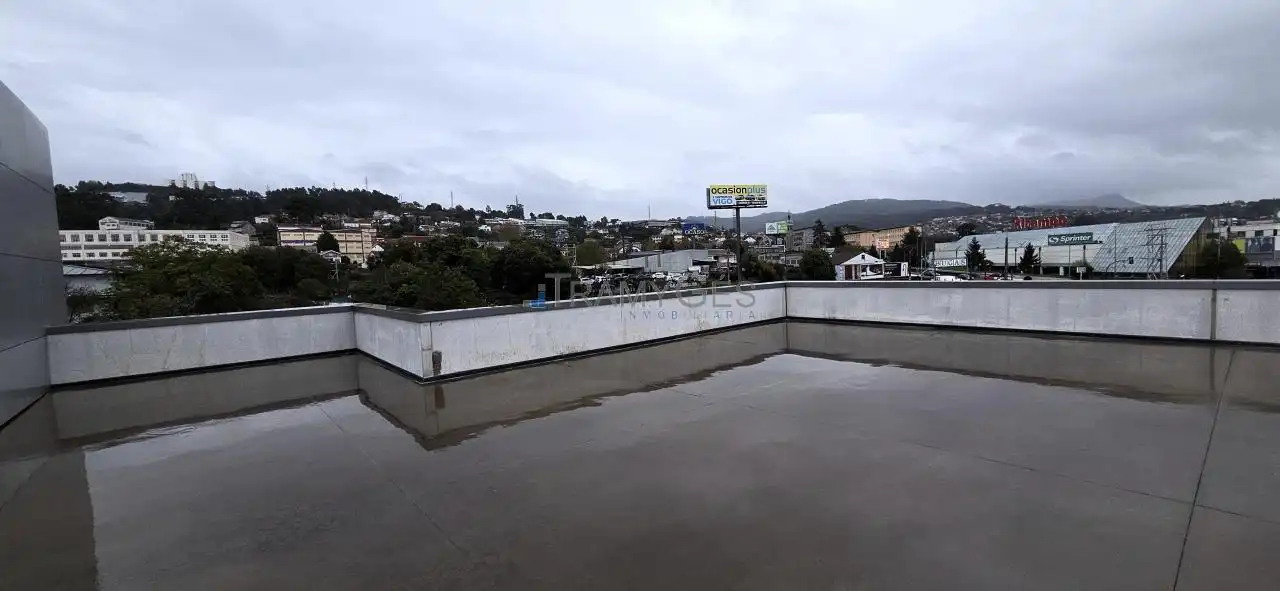 Terrasse von Fabrikhallen zur Miete in Vigo 