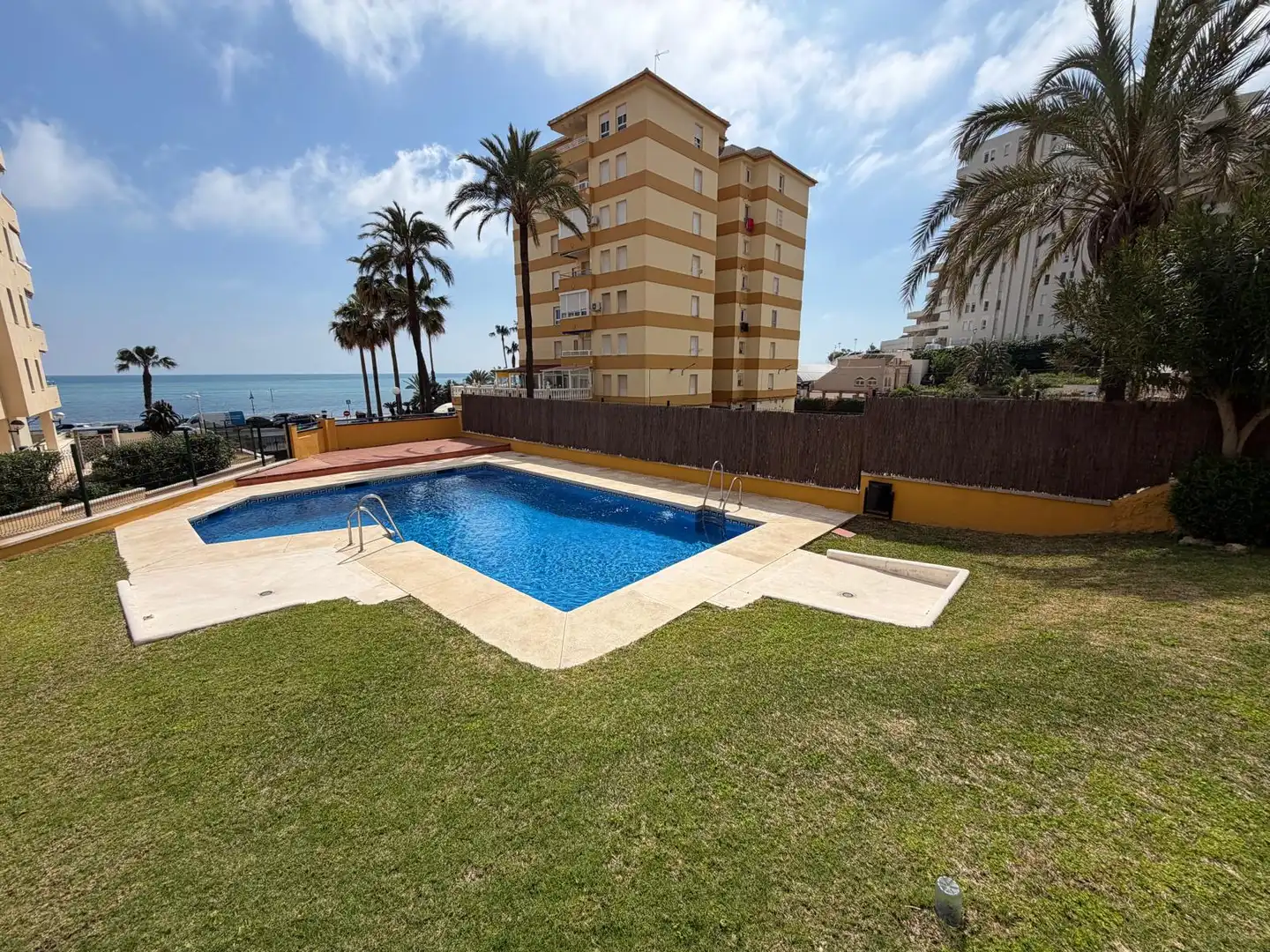 Apartment with pool for sale in Avenida Antonio Machado