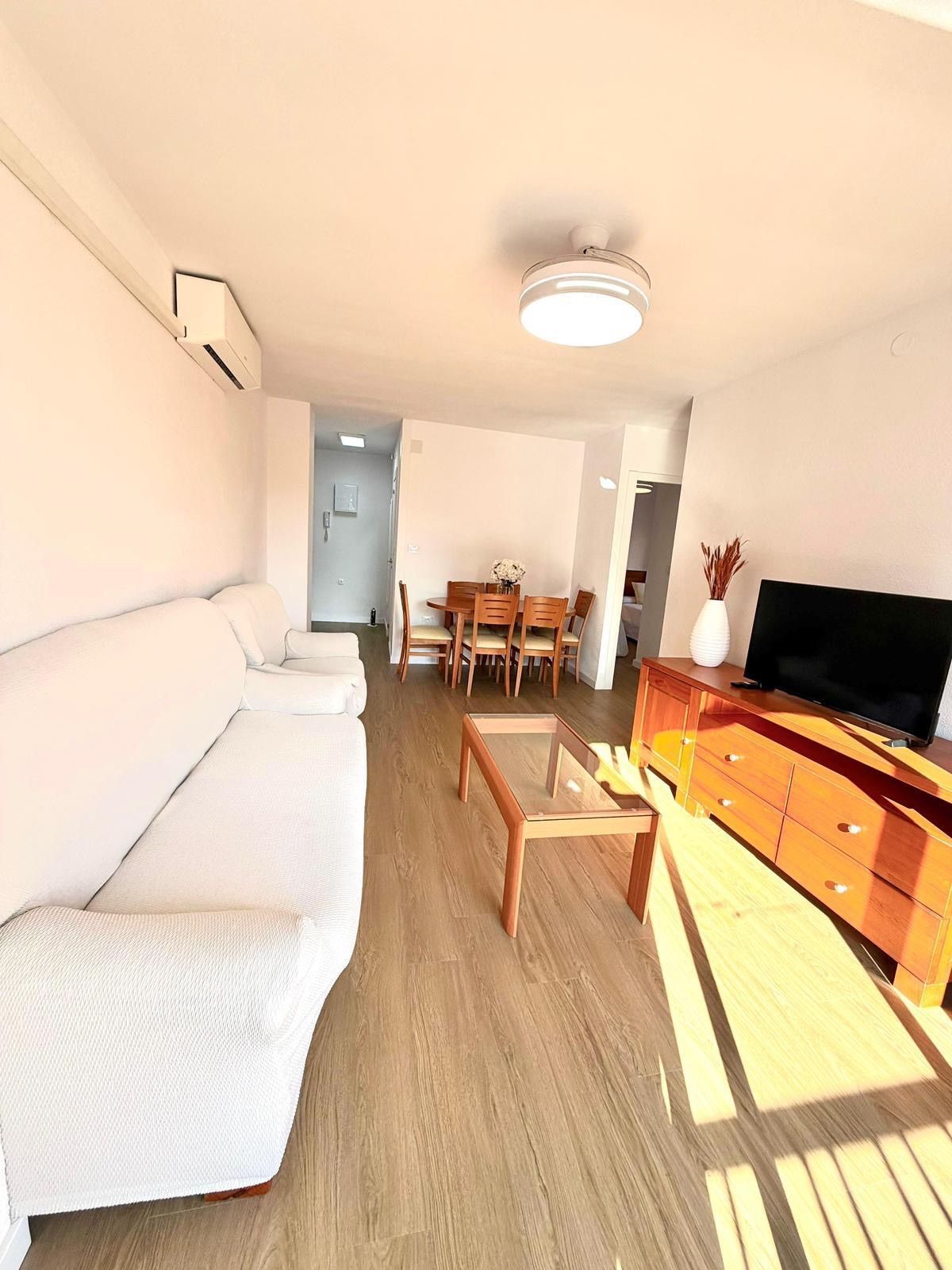 Sala de estar de Piso de alquiler en Torrevieja con Aire acondicionado, Calefacción y Terraza