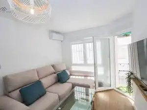 Sala d'estar de Pis de lloguer en Almuñécar amb Aire condicionat, Terrassa i Moblat
