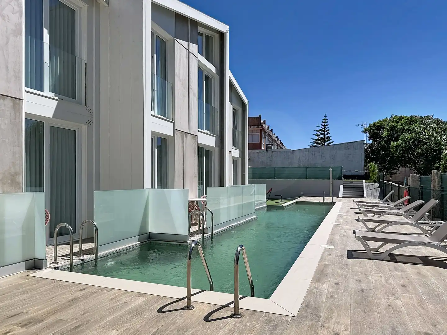 Piscina de Edificio en venta en Sanxenxo