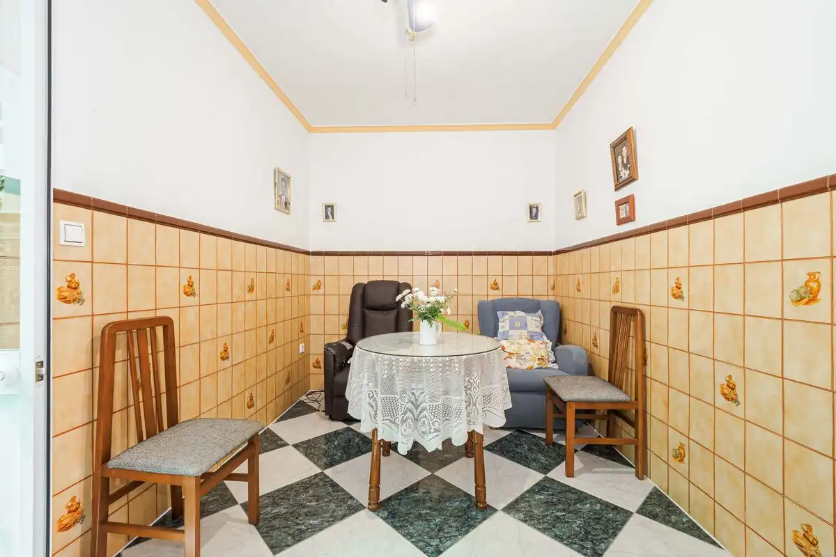 Sala d'estar de Casa adosada en venda en El Coronil amb Aire condicionat, Calefacció i Terrassa