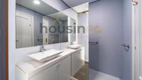 Bathroom of Flat for sale in  Madrid Capital  with Air Conditioner, Heating and Swimming Pool