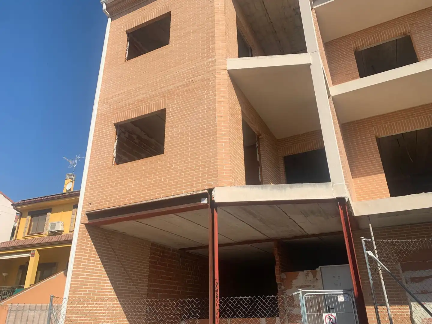 Buildings for sale in LAS PERALERAS, 8, El Tiemblo