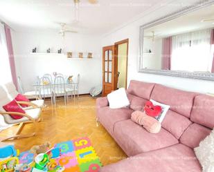 Living room of Flat for sale in Salamanca Capital  with Heating, Furnished and Oven