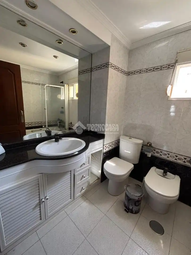 Badezimmer von Wohnung zum Verkauf in Alcalá de Guadaira mit Klimaanlage