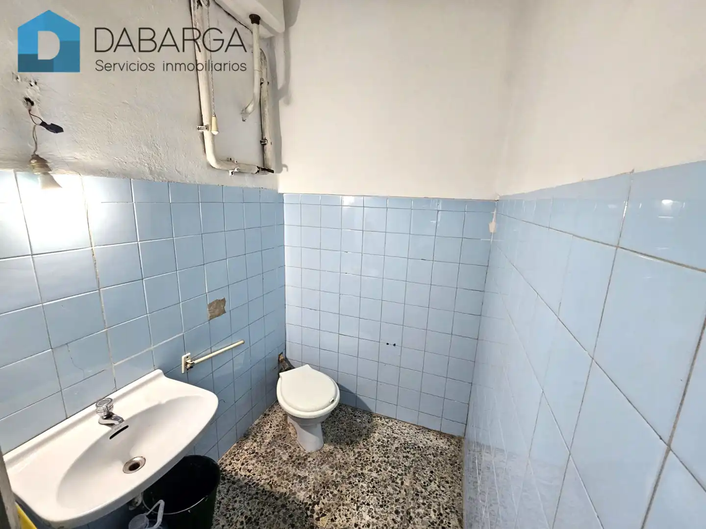 Baño de Local en venta en Ripollet