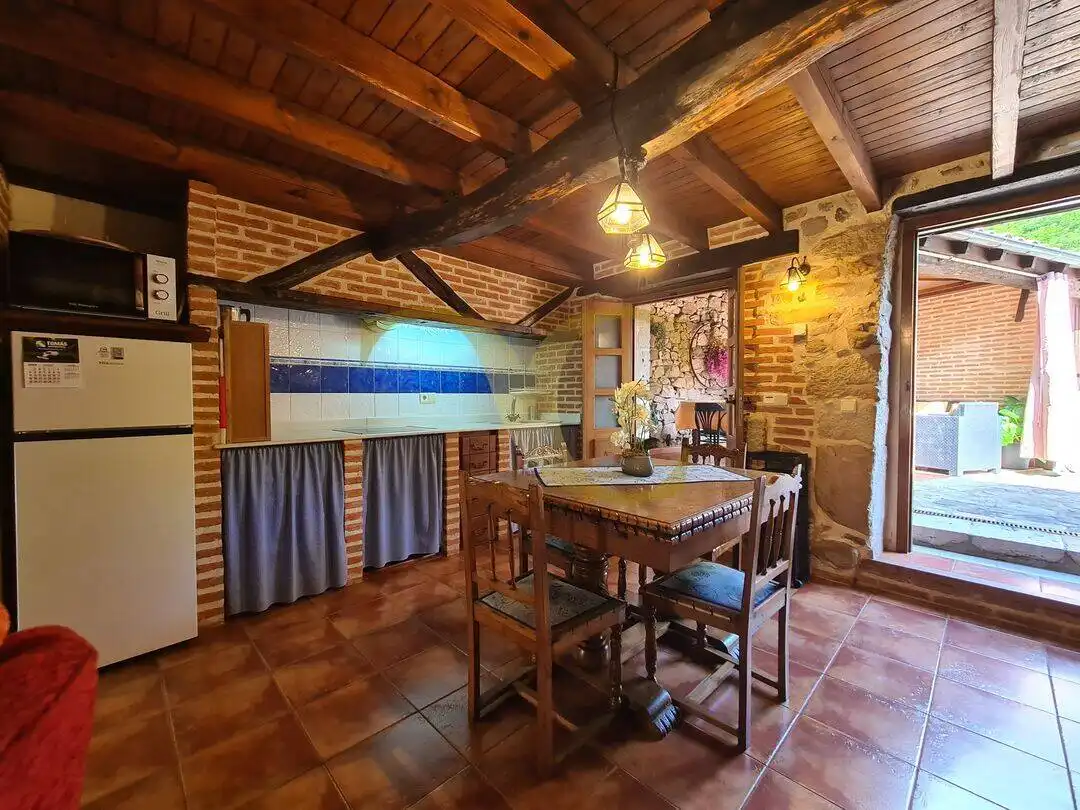 Cuina de Casa o xalet en venda en Peñamellera Alta amb Calefacció, Jardí privat i Terrassa