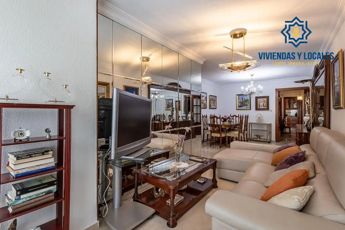 Piso con ascensor en venta en Calle ARQUITECTO JIMENEZ LACAL, imagen 4