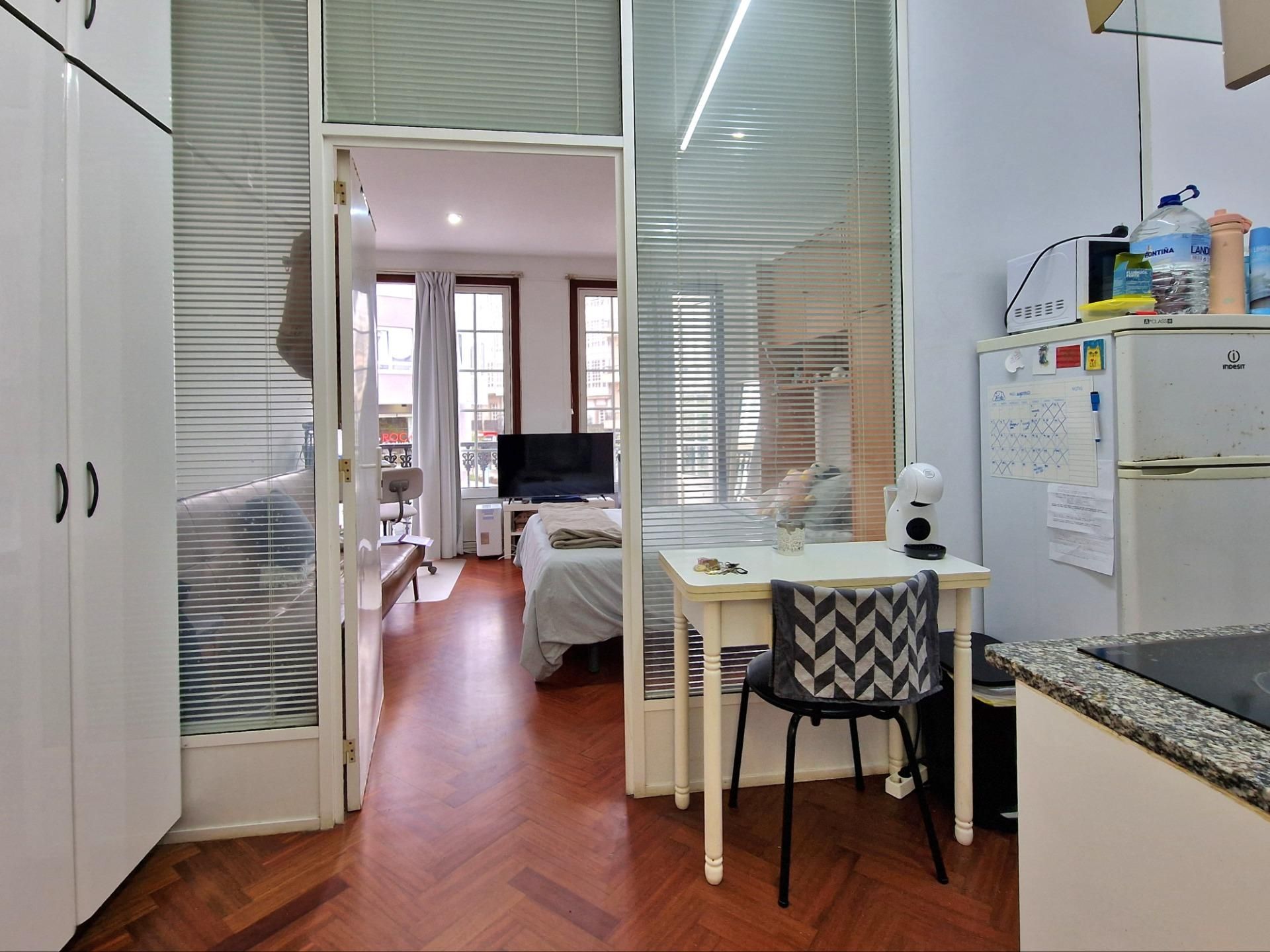 Dormitori de Apartament en venda en A Coruña Capital  amb Parquet i Balcó