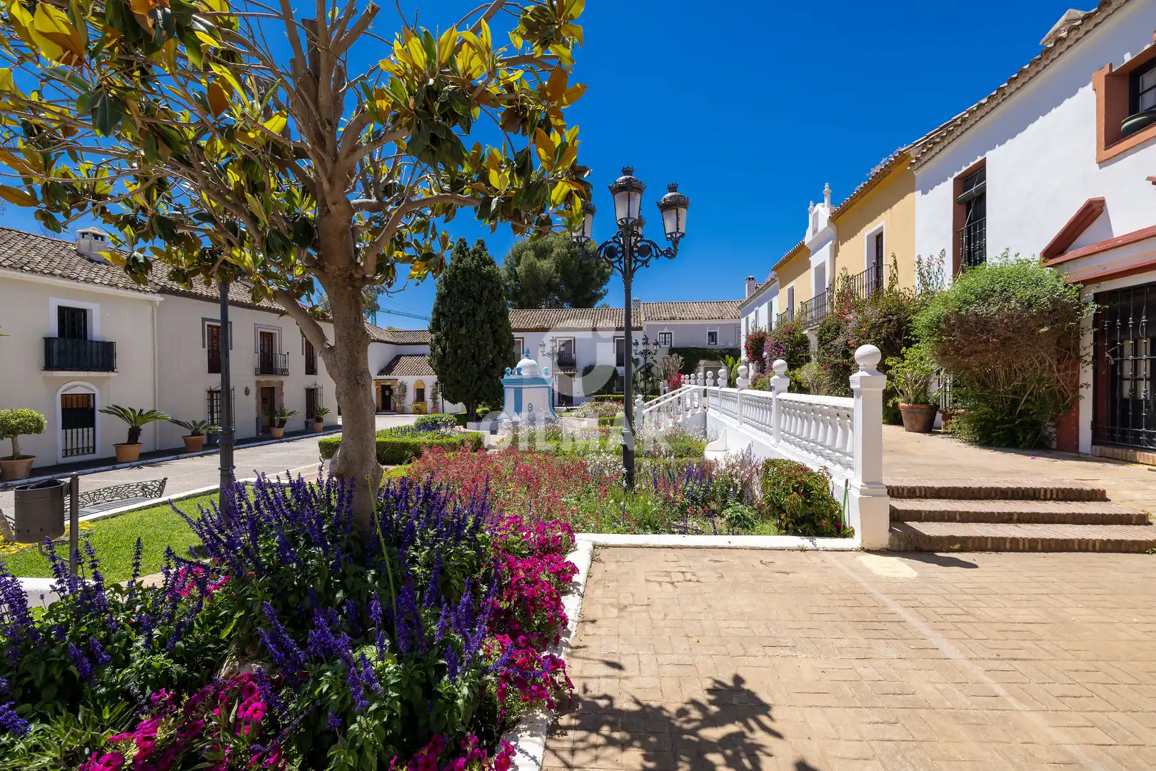 Vista exterior de Casa adosada en venta en Marbella con Calefacción, Piscina y Amueblado