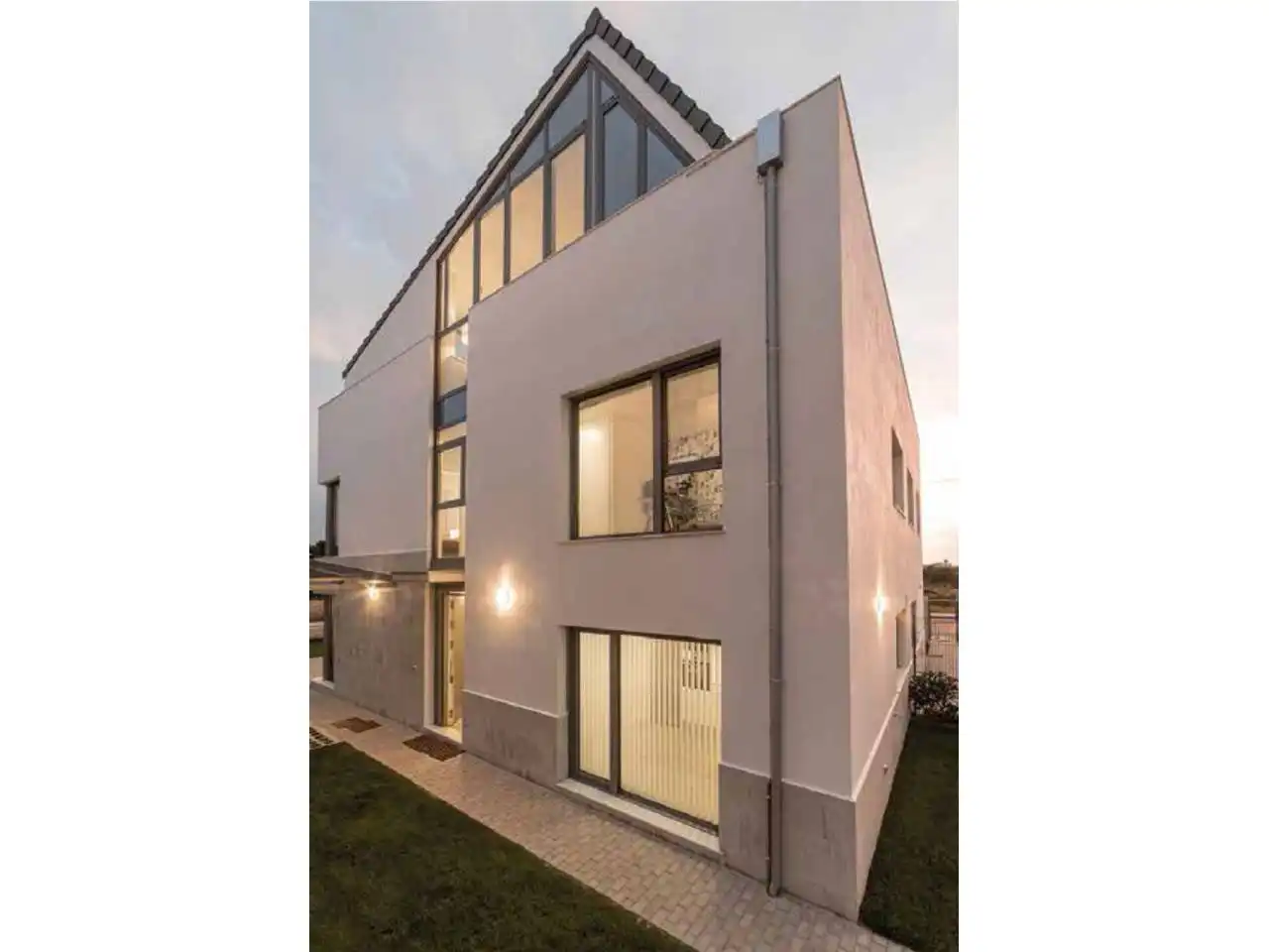 Vista exterior de Casa adosada en venta en Santa Cruz de Bezana con Calefacción, Jardín privado y Terraza