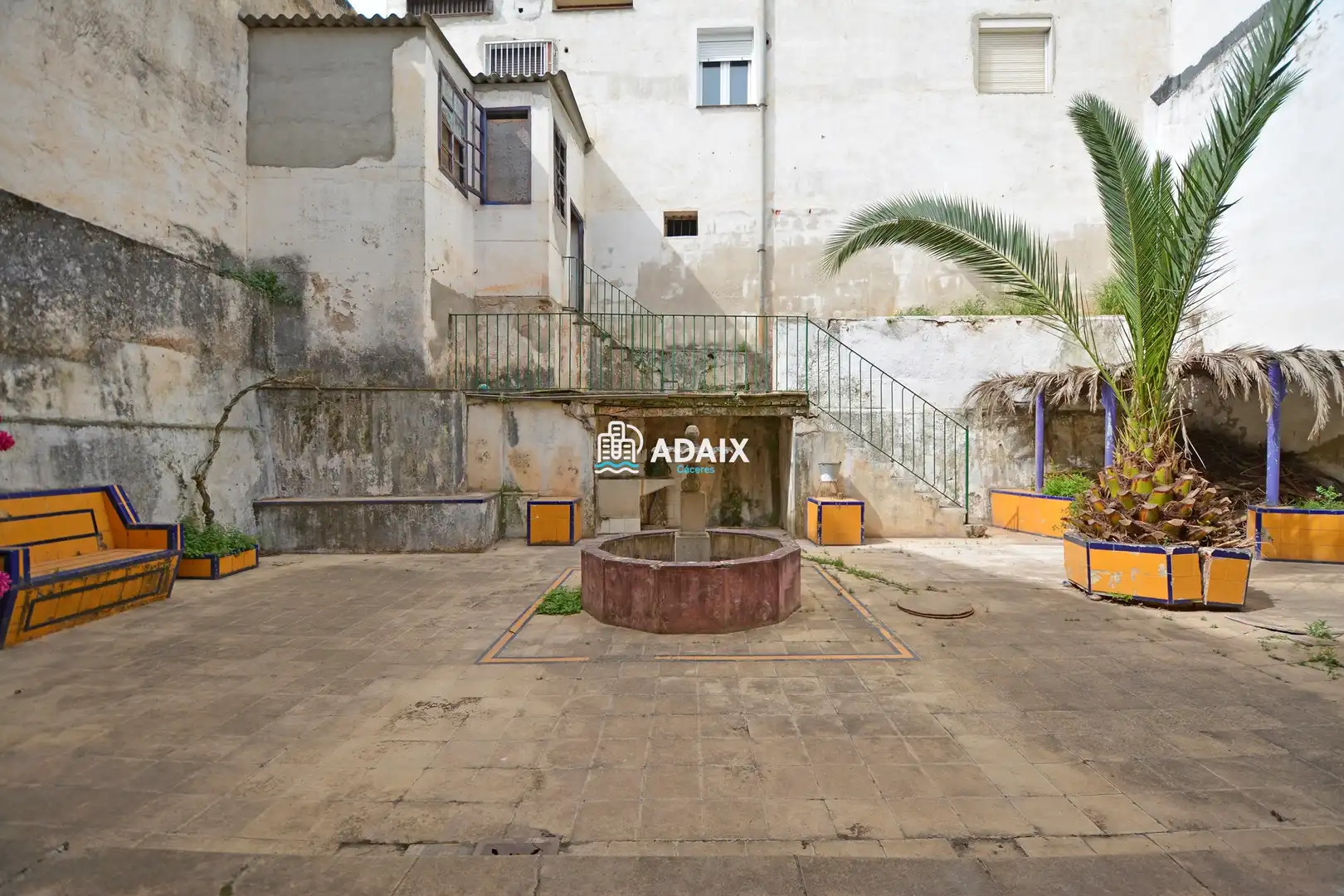 Vista exterior de Edificio en venta en Cáceres