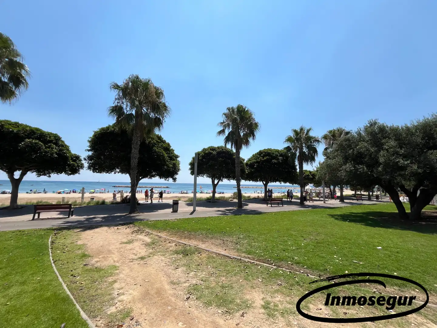 Vista exterior de Casa adosada en venda en Cambrils amb Aire condicionat, Calefacció i Jardí privat