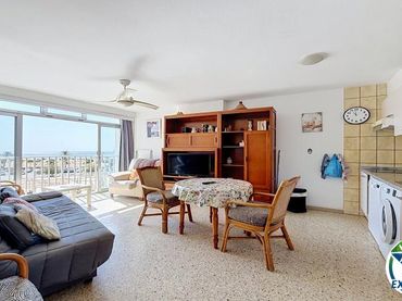 Apartament amb ascensor en venda a Carrer Muga-Delta