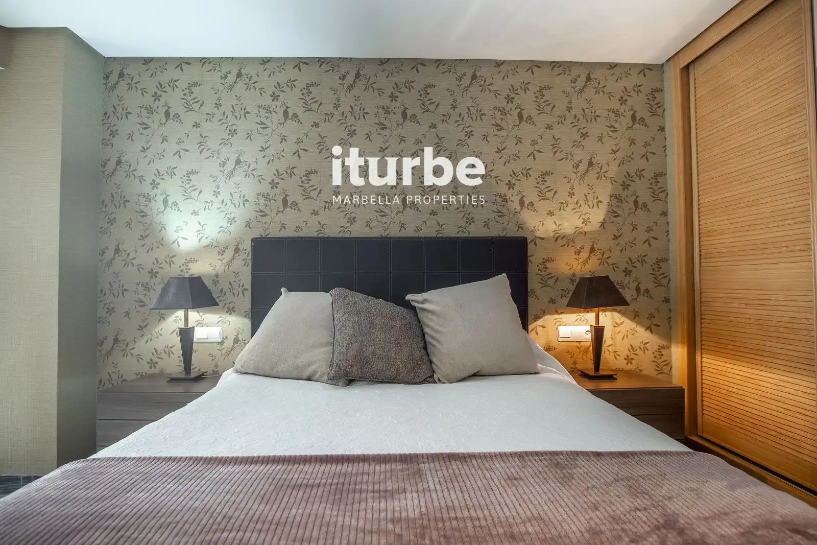 Bedroom of Flat for rent in Marbella  with Air Conditioner, Terrace and Swimming Pool