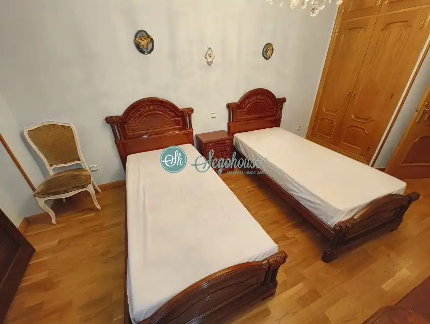 Schlafzimmer von Wohnung zur Miete in Segovia mit Heizung, Parkett und Möbliert