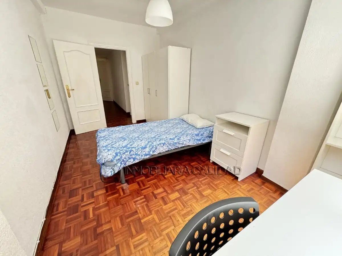 Habitación de Piso de alquiler en Burgos con Calefacción, Terraza y Amueblado