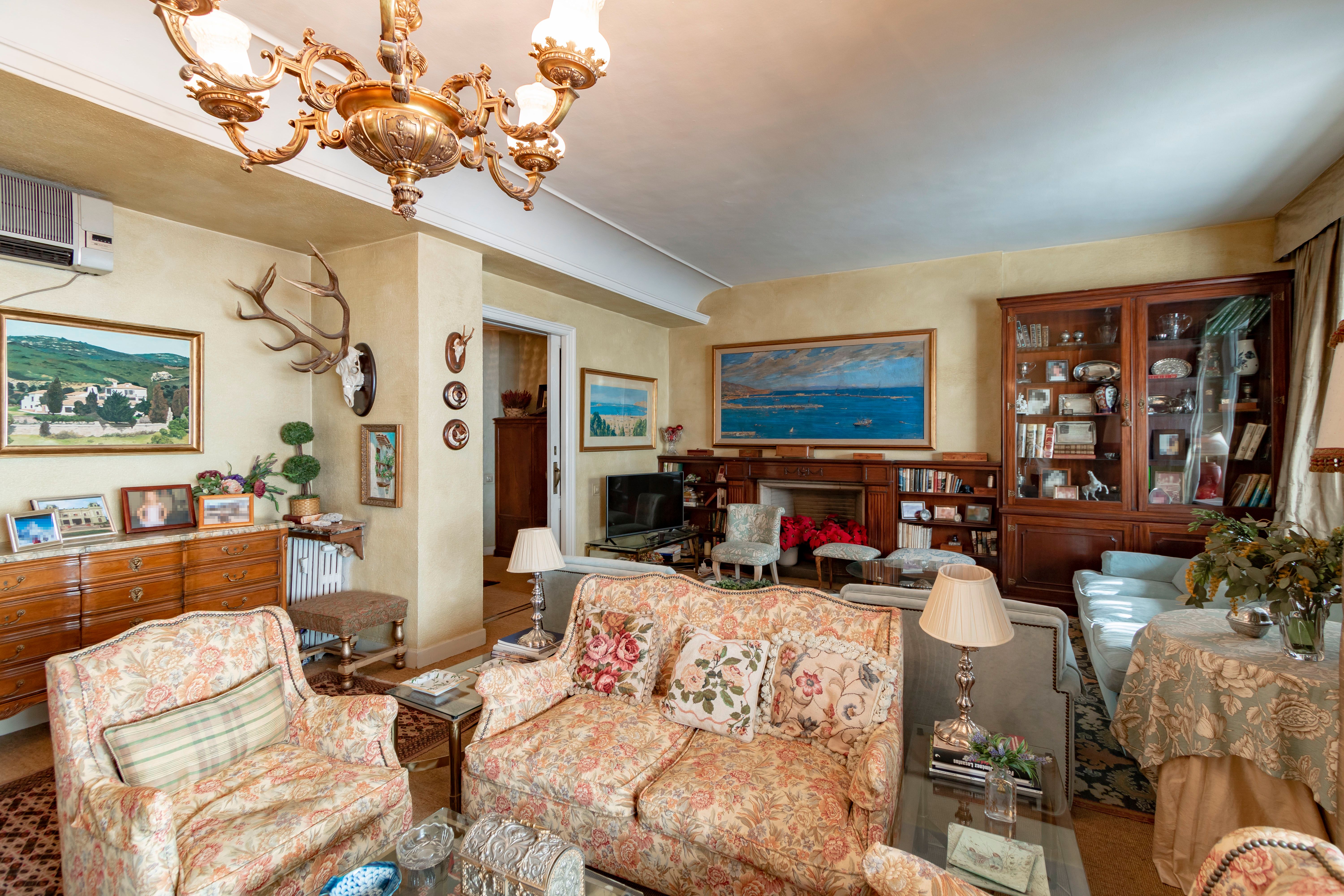 Living room of Flat for sale in  Madrid Capital  with Air Conditioner, Heating and Storage room