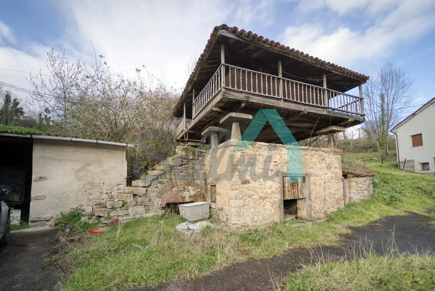 Vista exterior de Casa o xalet en venda en Oviedo  amb Calefacció, Jardí privat i Terrassa