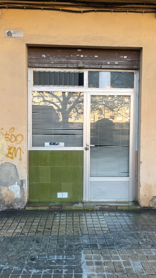 Vista exterior de Local en venda en  Valencia Capital