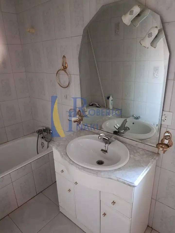Bany de Casa o xalet en venda en Algadefe amb Calefacció i Jardí privat