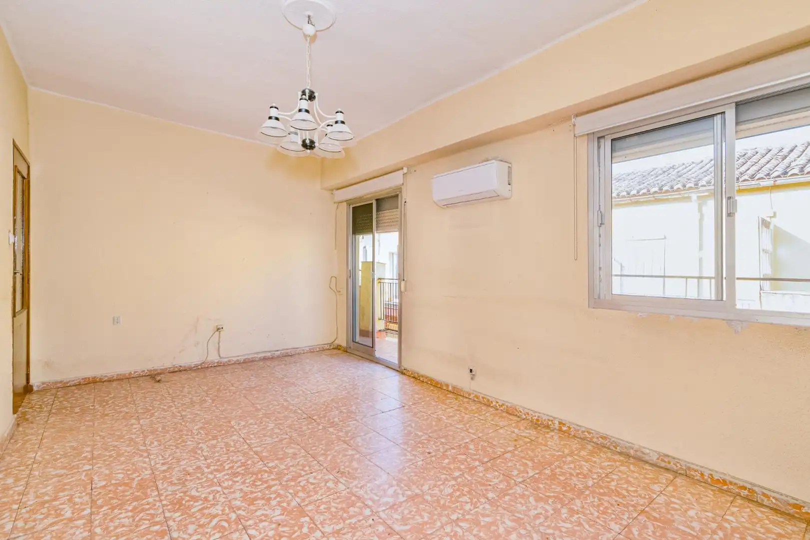 Schlafzimmer von Dachboden zum Verkauf in Granada mit Klimaanlage und Terrasse