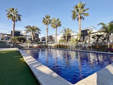 Adossat amb piscina en venda a Orihuela Costa