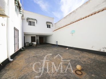 Casa amb balcó en venda a Tomelloso