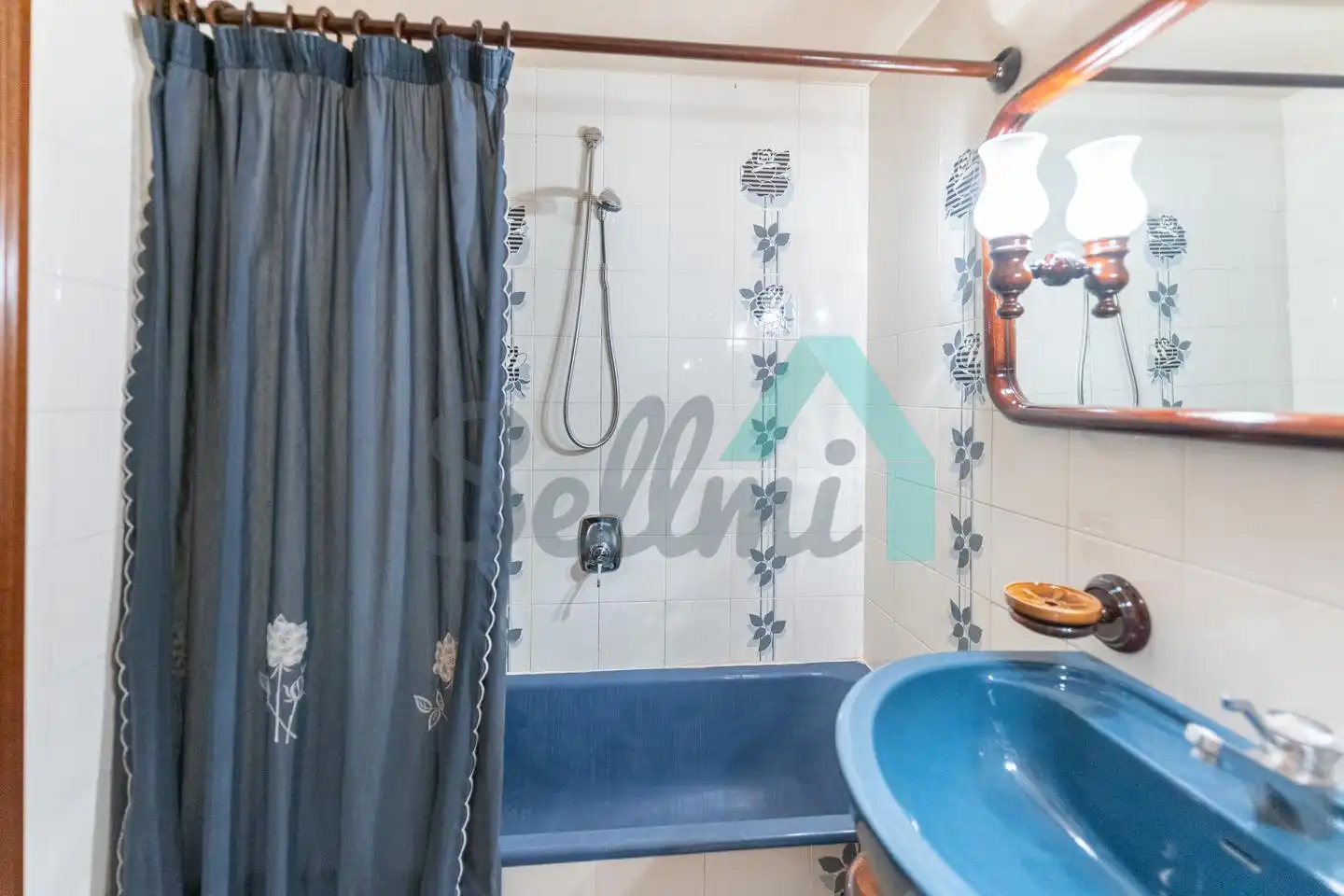 Bathroom of Flat for sale in Oviedo   with Heating, Parquet flooring and Terrace