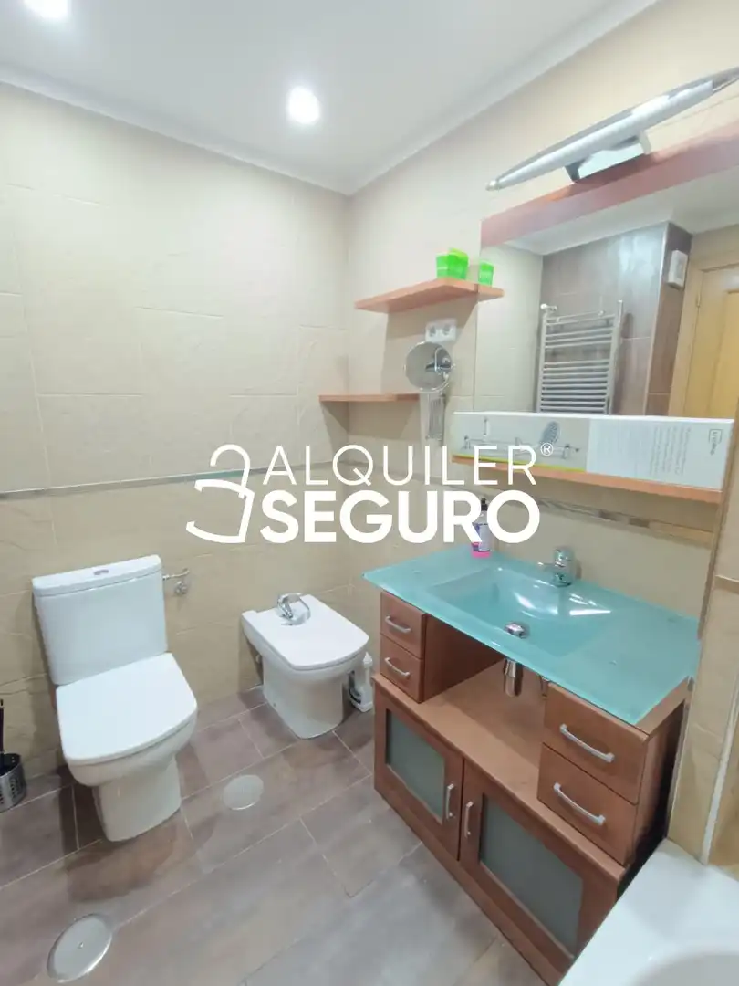 Bathroom of Flat for rent in Leganés  with Air Conditioner, Heating and Terrace