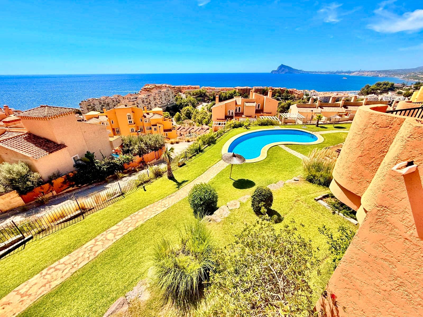 Jardí de Casa adosada en venda en Calpe / Calp amb Aire condicionat, Terrassa i Piscina comunitària