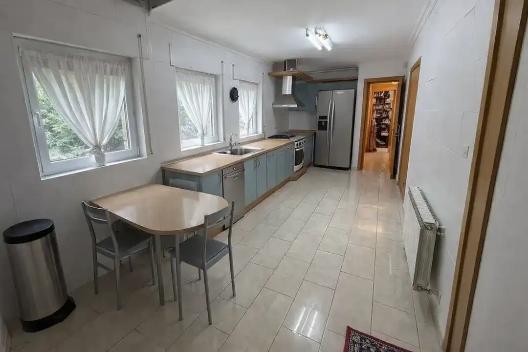 Cuina de Casa o xalet en venda en Vitoria - Gasteiz amb Calefacció, Jardí privat i Terrassa