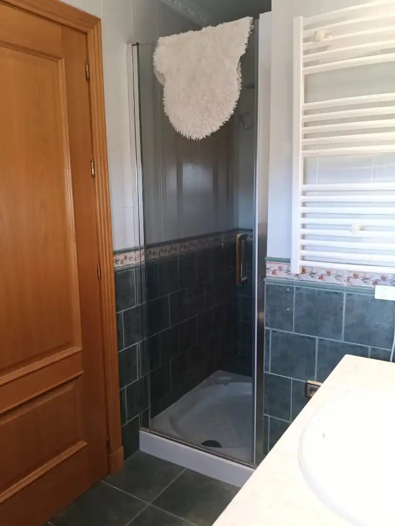 Baño de Piso de alquiler en Padul con Aire acondicionado, Calefacción y Amueblado