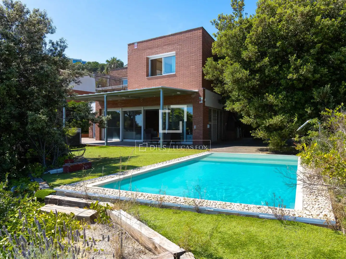 Detached house with terrace for sale in Teià