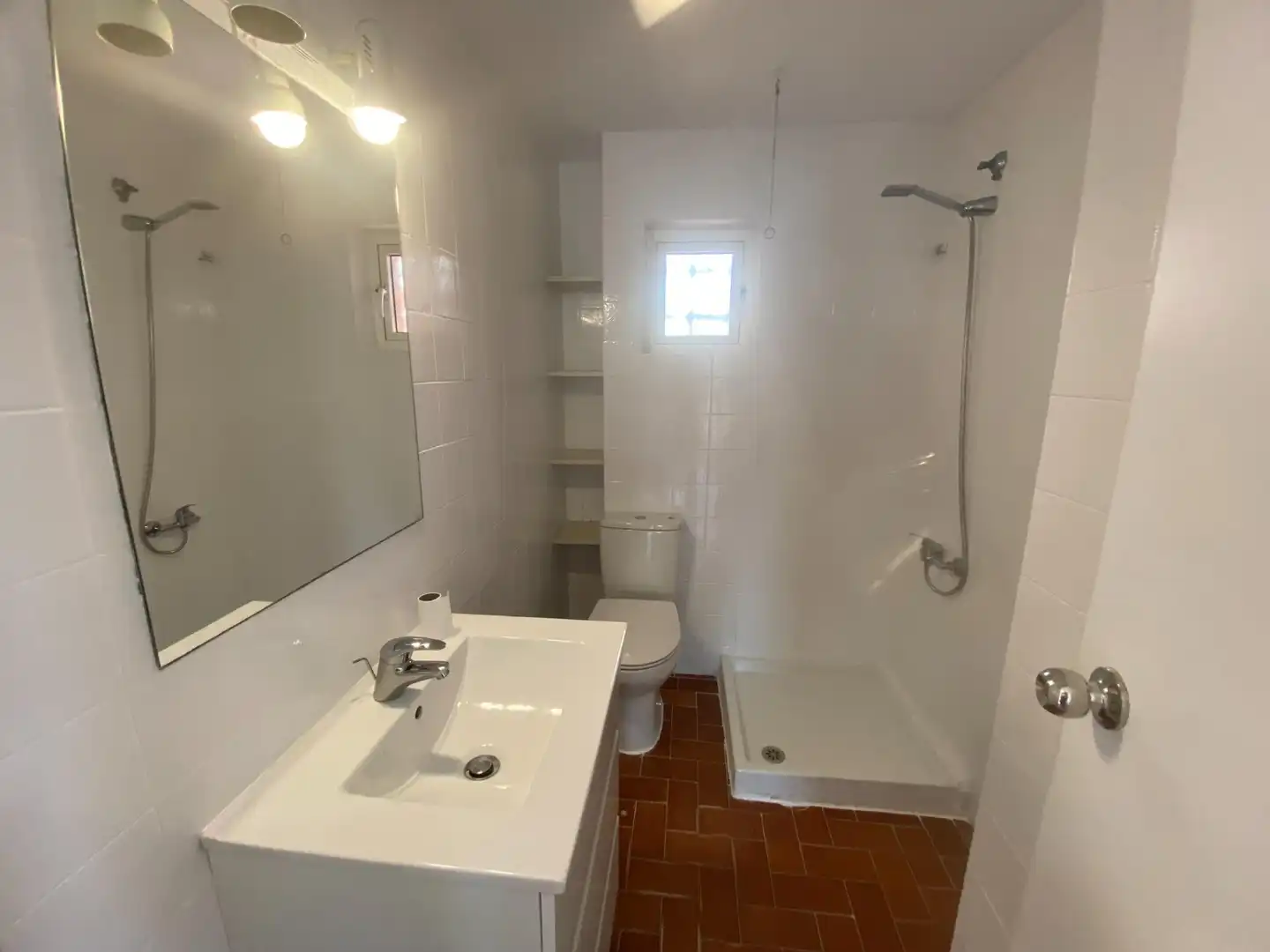 Baño de Piso de alquiler en Paterna con Jardín privado, Terraza y Piscina comunitaria
